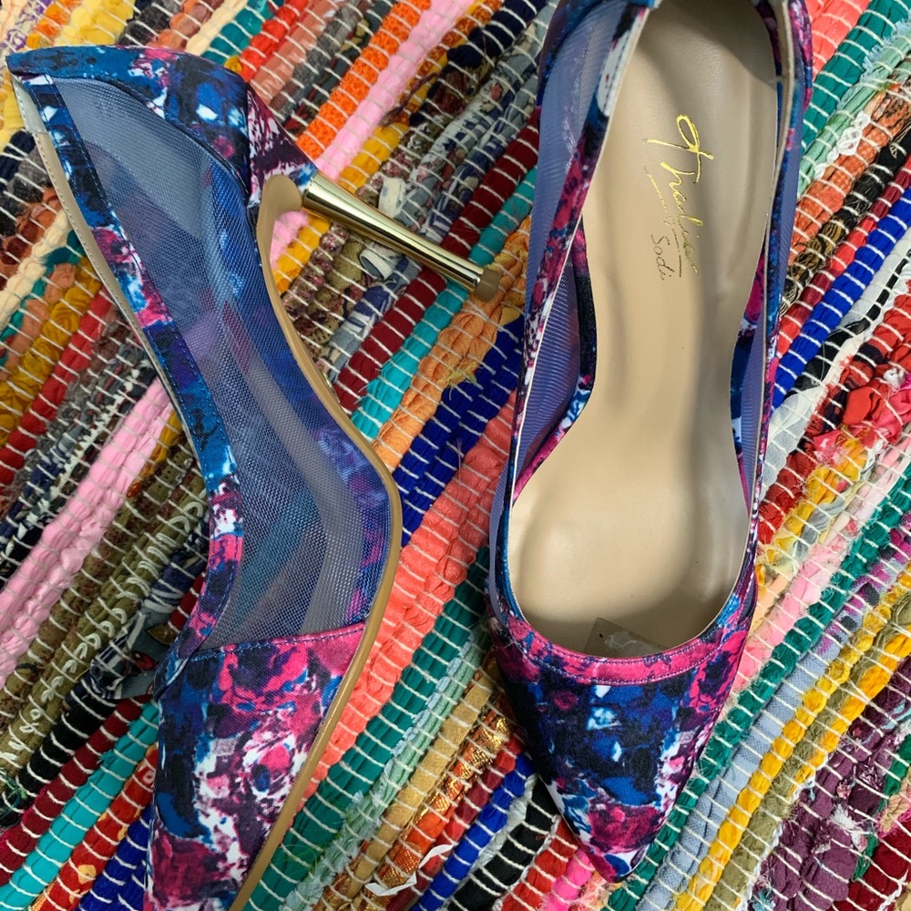 Floral spring/summer heels.
